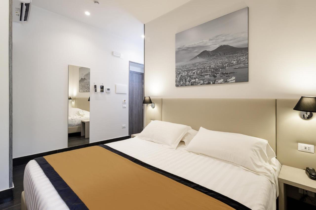 Hotel Dei Mille Napoli Esterno foto